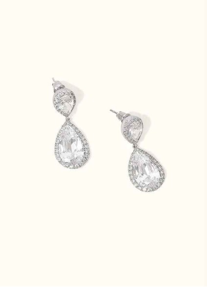 Stunning Silver Teardrop Earrings Stunning Silver Teardrop Earrings
